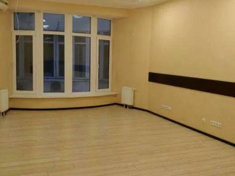 комерційна за адресою Кловський узвіз, 7a