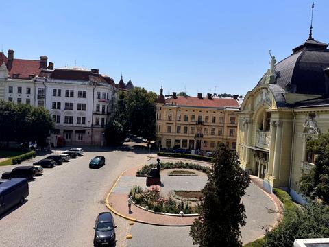 квартира за адресою Чернівці, Театральна пл., 5