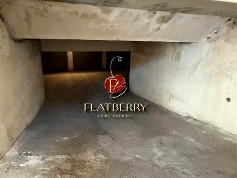 паркомісце за адресою Костянтинівська вул., 10