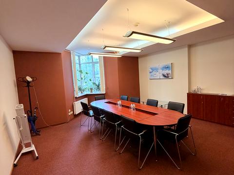 комерційна за адресою Євгена Коновальця вул. (Щорса), 32-Г