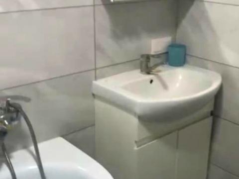 1869341966591038