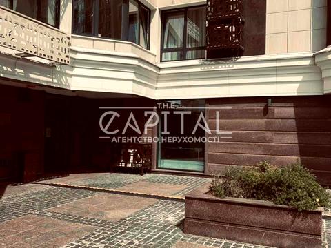 комерційна за адресою Золотоустівська вул., 25