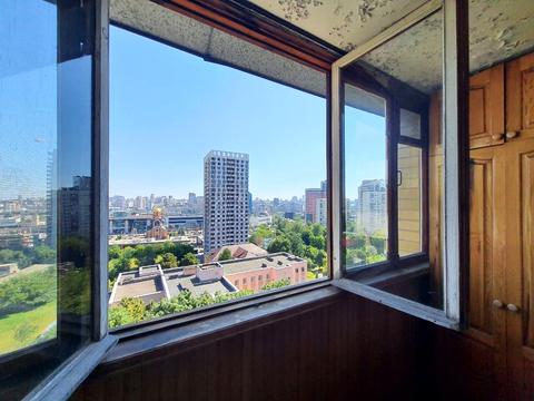 квартира за адресою Стадіонна вул., 6