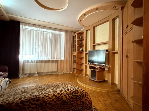 квартира за адресою Академіка Булаховського вул., 5-Б