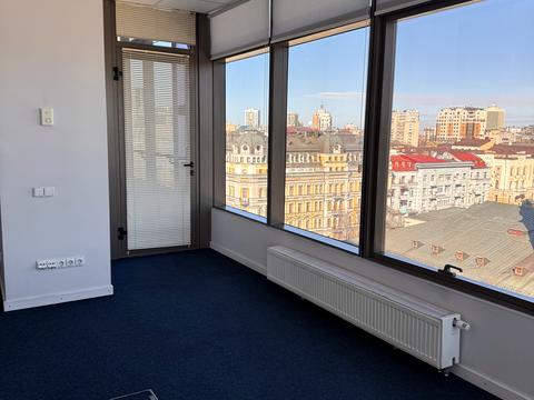 комерційна за адресою Богдана Хмельницького вул., 19-21