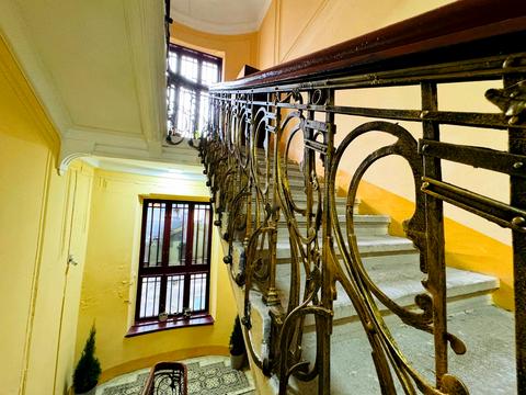 комерційна за адресою Михайла Грушевського вул., 1