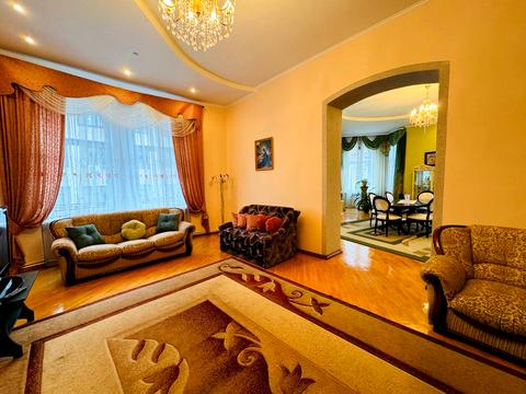 комерційна за адресою Михайла Грушевського вул., 1