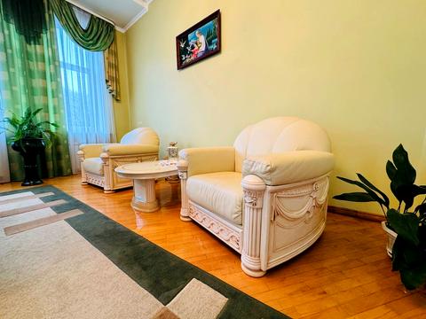 комерційна за адресою Михайла Грушевського вул., 1