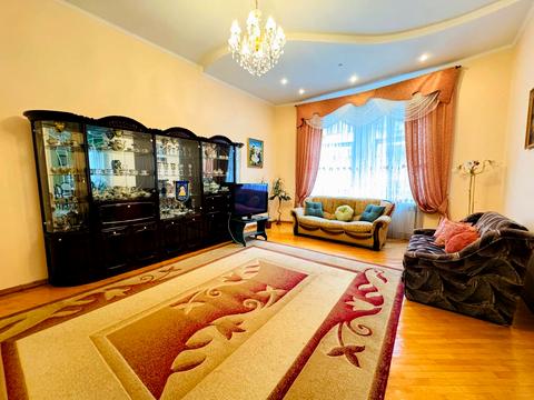 комерційна за адресою Михайла Грушевського вул., 1
