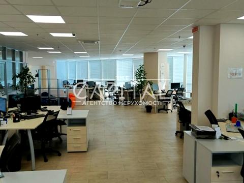 комерційна за адресою Голосіївський пров., 132