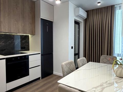 1869412620585549