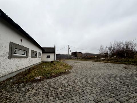 комерційна за адресою Лісова, 1