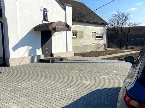 комерційна за адресою Лісова, 1