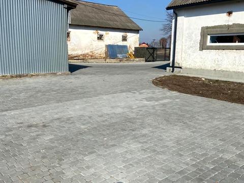 комерційна за адресою Лісова, 1