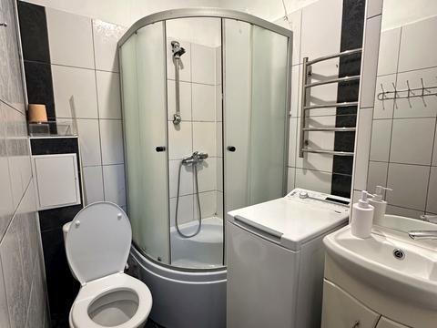 квартира за адресою Академіка Володимира Гнатюка вул. (), 12
