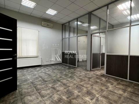 коммерческая по адресу Кияновский пер., 3