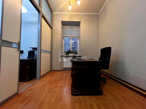 комерційна за адресою Велика Житомирська вул., 18-А