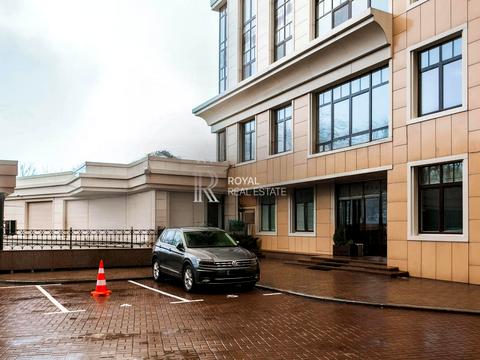 комерційна за адресою Михайла Грушевського вул., 9-А