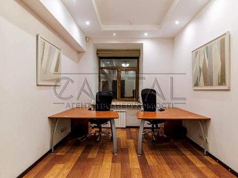 комерційна за адресою Хрещатик вул. (Kreschatic), 25