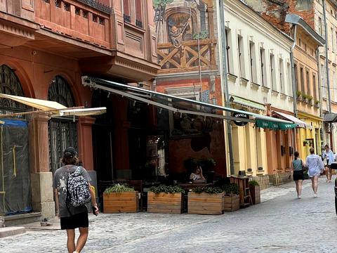 комерційна за адресою Лесі Українки вул., 15