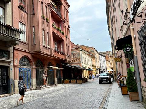 комерційна за адресою Лесі Українки вул., 15
