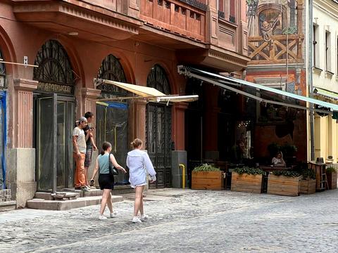 комерційна за адресою Лесі Українки вул., 15