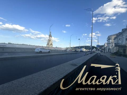 комерційна за адресою Набережно-Хрещатицька вул., 21