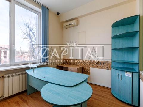 коммерческая по адресу Лесі Українки пл., 34
