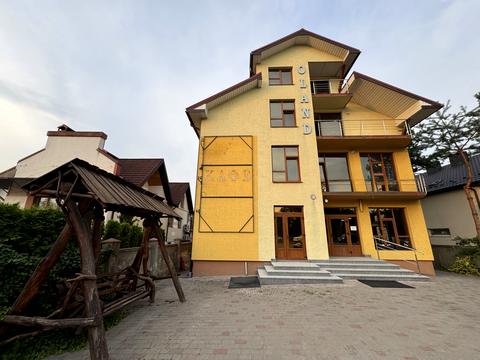 комерційна за адресою набережна Василя Стефаника вул., 82