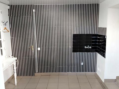 1869485130085351