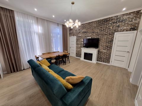 1869487731698223