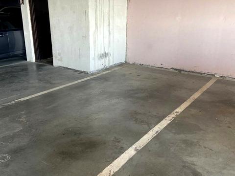 паркомісце за адресою Драгоманова вул., 1-Н