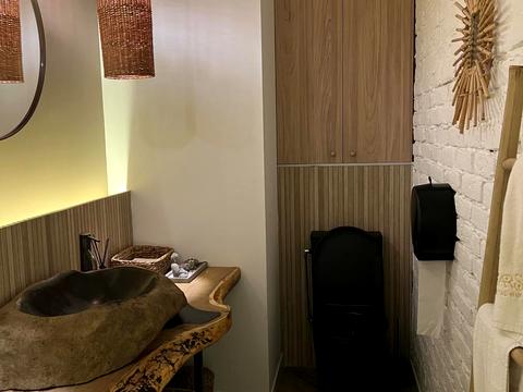 коммерческая по адресу Евгения Коновальца ул. (Щорса), 44-А