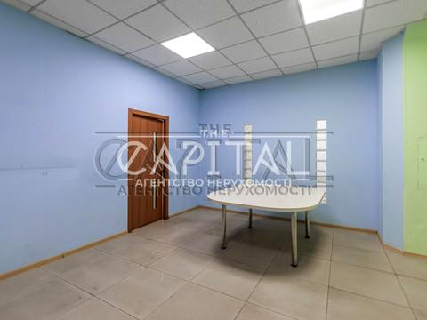 коммерческая по адресу Лесі Українки пл., 34