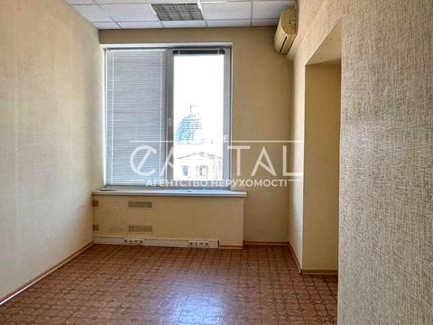 коммерческая по адресу Лесі Українки пл., 34