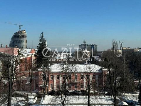коммерческая по адресу Лесі Українки пл., 34