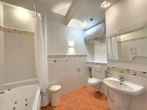 квартира за адресою Заньковецької вул., 10