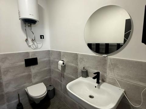 комерційна за адресою Трускавецька вул., 10-Г