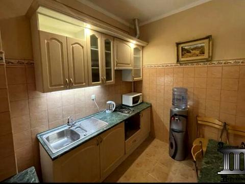 комерційна за адресою Софіївська пл., 25-А