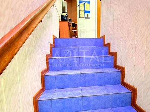 комерційна за адресою Кріпосний пров., 4