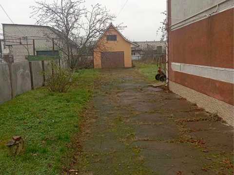 будинок за адресою Лютнева вул.