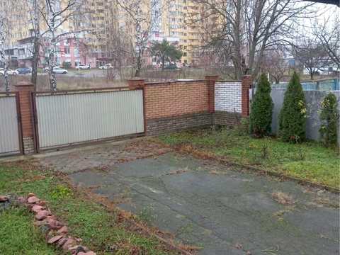 будинок за адресою Лютнева вул.