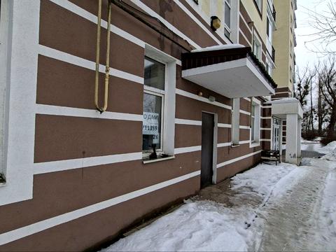 комерційна за адресою Лісова вул., 1-Б