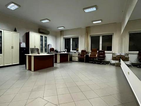 комерційна за адресою Євгена Коновальця вул. (Щорса), 36-В