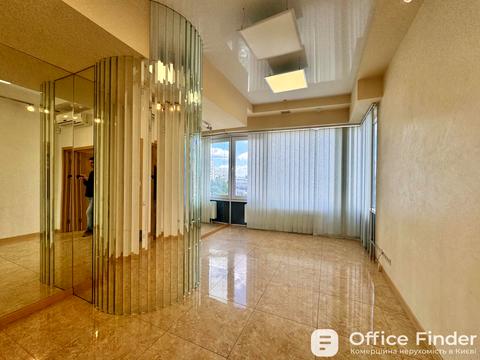 комерційна за адресою Кловський узвіз, 7a