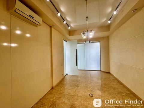 комерційна за адресою Кловський узвіз, 7a