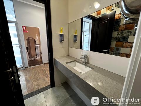 комерційна за адресою Кловський узвіз, 7a