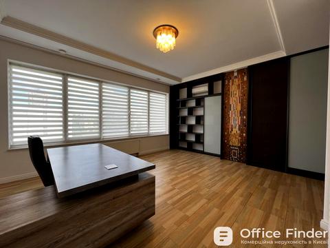 комерційна за адресою Кловський узвіз, 7a