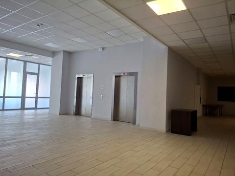 комерційна за адресою майдан Незалежності пл., 2