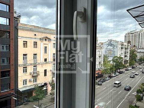 комерційна за адресою Саксаганського вул., 42